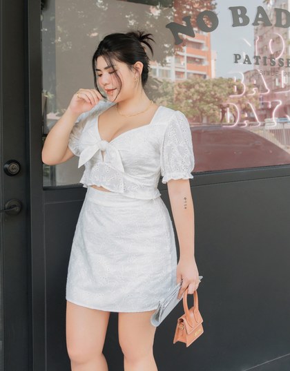 Broderie Anglaise Lace-Up Set Wear