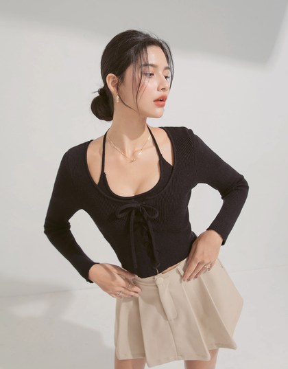 Round Neck Strappy Knitted Top