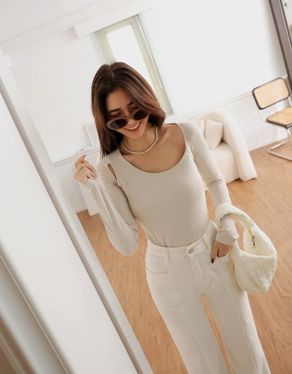 Sloping Shoulder Hollow Top (With Padding)