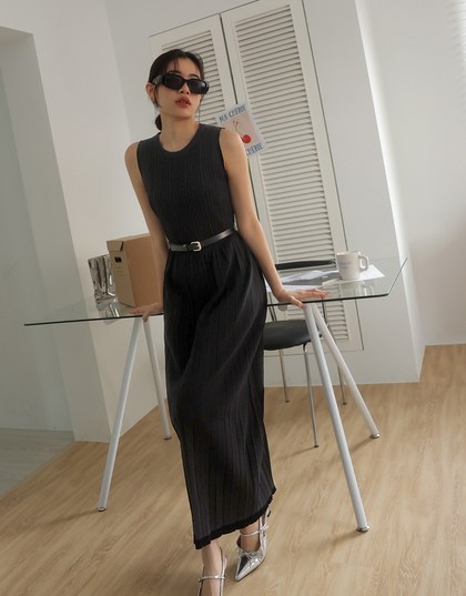 Elegant Knit Maxi Dress (With Belt)