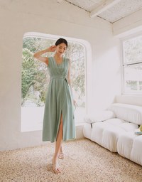 Elegant Pleated Slit Sleeveless Maxi Dress (With Sash)