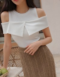 Simple Cut Out Shoulder Ruffled Knit Top