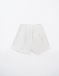 DENIM SHORTS – High-Waisted Pleated Design with Heart-Shaped Pockets Made from Jeans Fabric