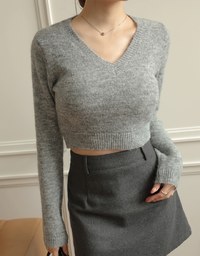 Long Sleeve V Neck Knitted Cropped Top